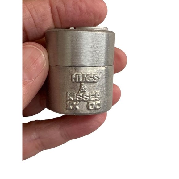 Hugs & Kisses Game Set tic-tac-toe NWT Pewter Mini Round Tin ©️Jill Made In USA - Picture 2 of 7